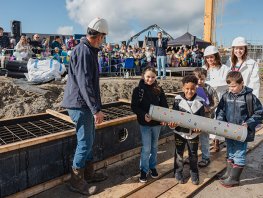 Feestelijke start bouw van nieuwe Montessorischool Het Koraal