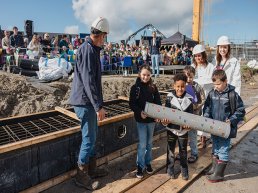 Feestelijke start bouw van nieuwe Montessorischool Het Koraal