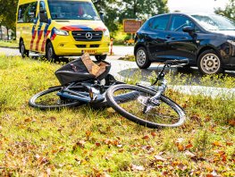 Vrouw op fiets gewond na aanrijding met auto op oversteekplaats in Harderwijk