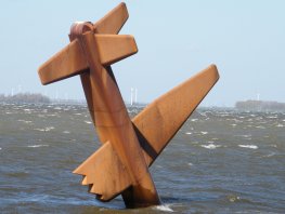 Informatie bij monument voor geallieerde vliegers blijft voorlopig ongewijzigd