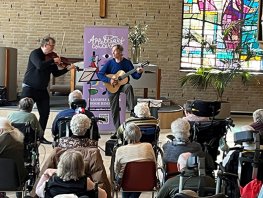 Bewoners van Sonnevanck werden getrakteerd op een licht klassieke muziek én Appeltaart