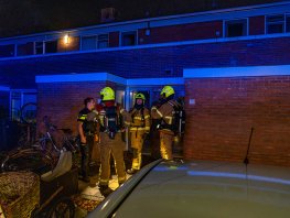 Brand in benedenwoning Harderwijk, ontsnapte hond vermist en mogelijk verboden spullen aangetroffen