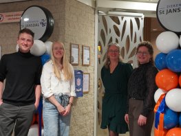 Opluchtpost opent nieuwe brievenbus in St Jansdal Harderwijk
